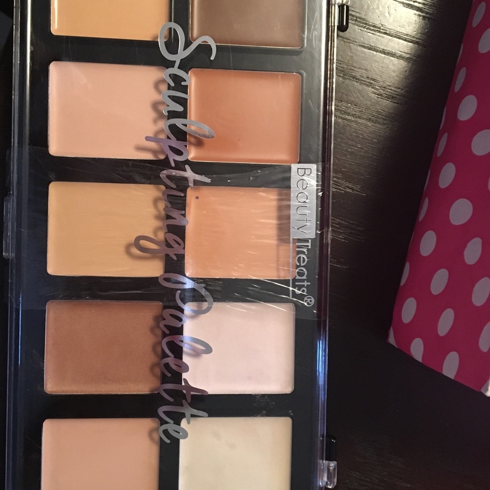 To Highlight, contour, foundation cream